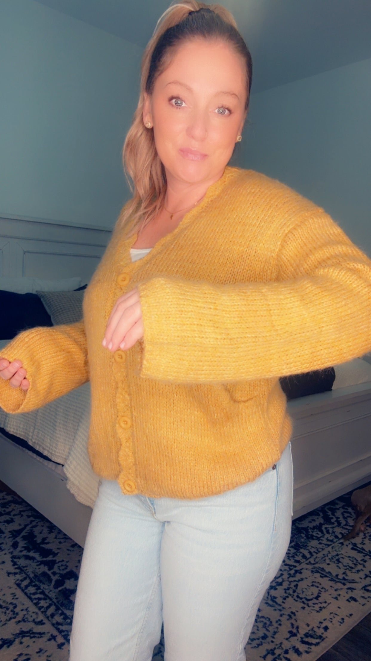 Lantern Sleeve Scallop Fit V Neck Buttoned Cardigan