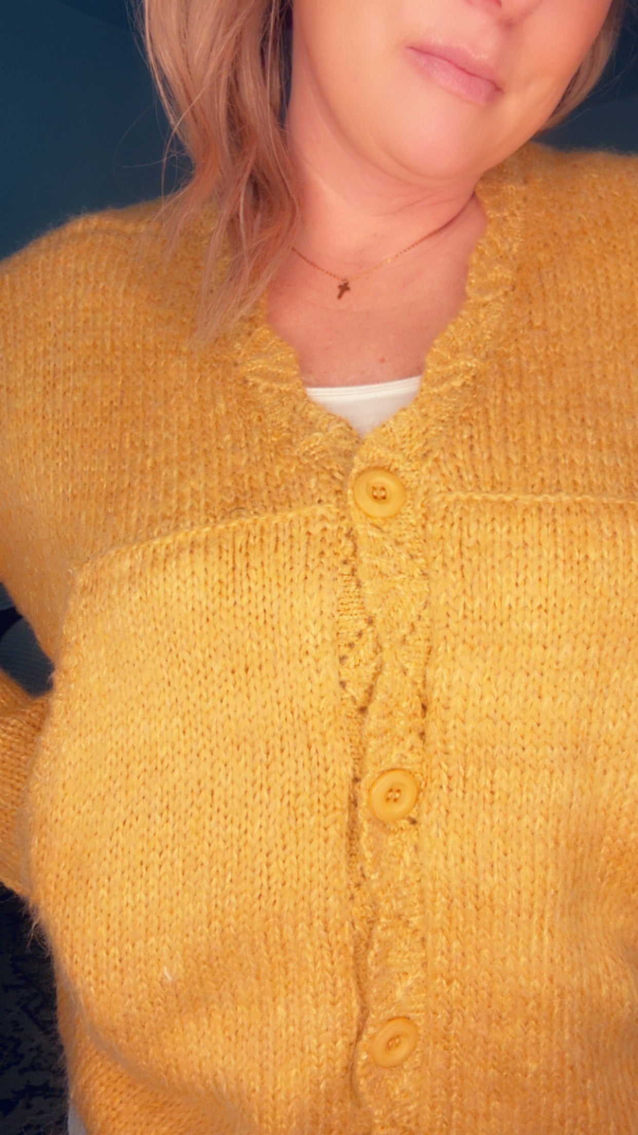 Lantern Sleeve Scallop Fit V Neck Buttoned Cardigan