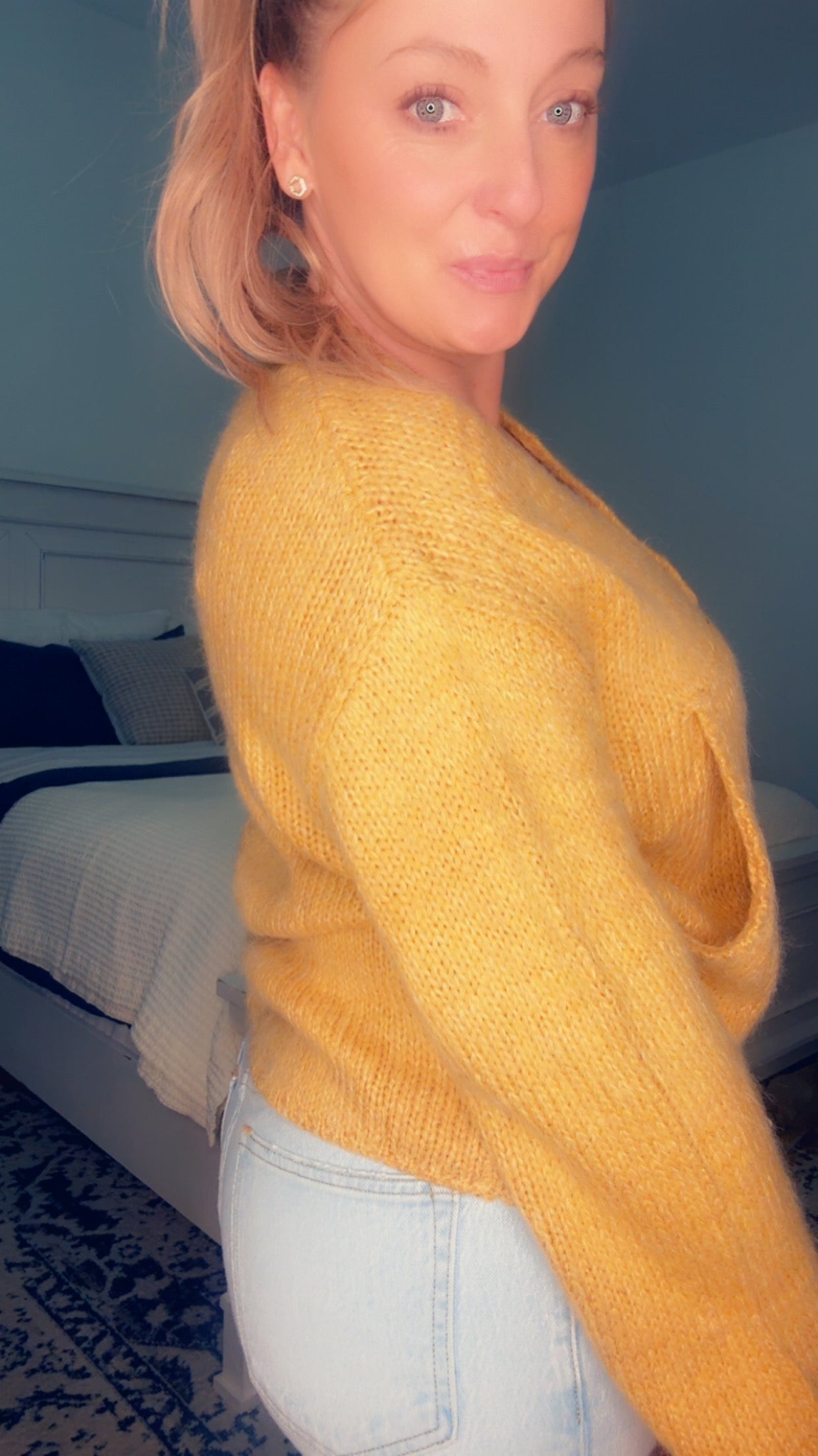 Lantern Sleeve Scallop Fit V Neck Buttoned Cardigan
